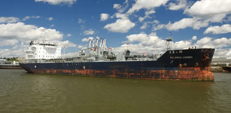 THE AMIGO Tanker IMO 9492309 photo 9