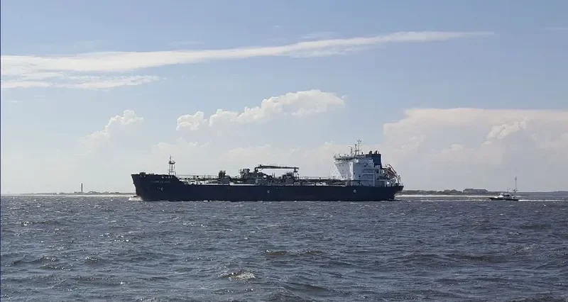 THE AMIGO Tanker IMO 9492309 photo 10