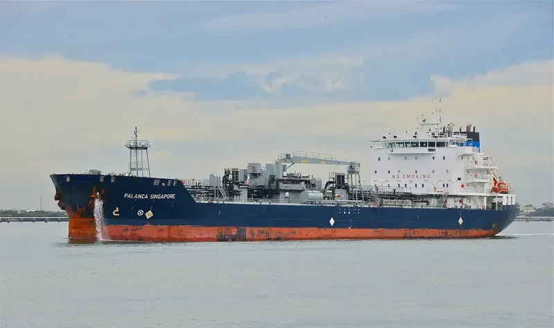 THE CHIEF Tanker IMO 9492361 photo 4