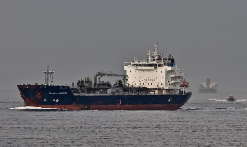 THE CHIEF Tanker IMO 9492361 photo 6