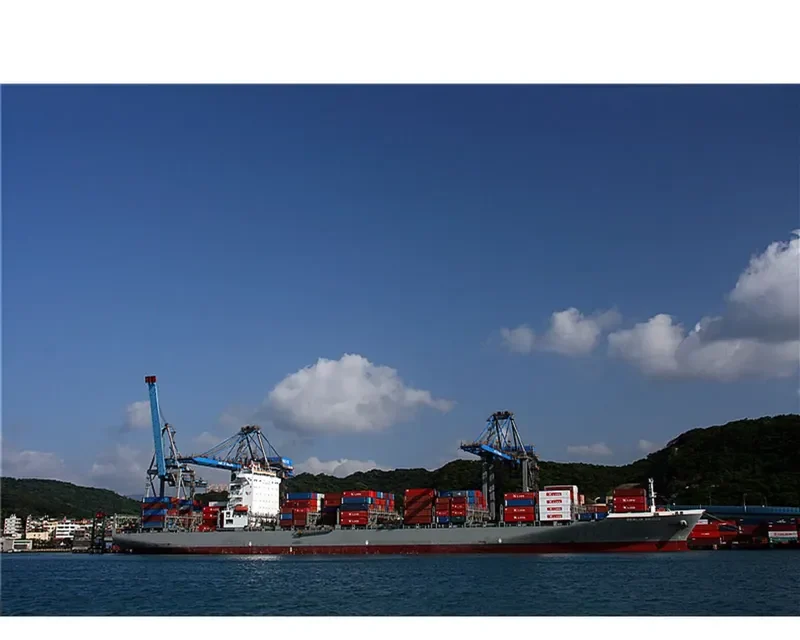 SEASPAN CHIBA Container Ship IMO 9492713 photo 7