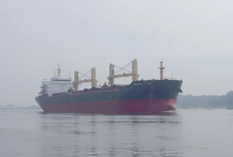 UNIVERSAL BREMEN Bulk Carrier IMO 9494242 photo 4