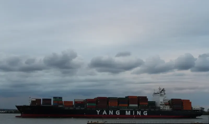 YM EXPRESS Container Ship IMO 9496628 photo 4