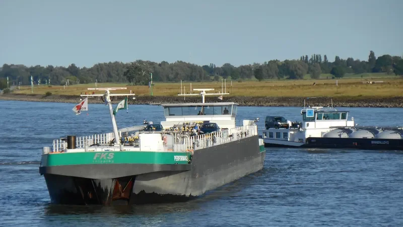 PERFORMANCE Tanker IMO 9500388 photo 7