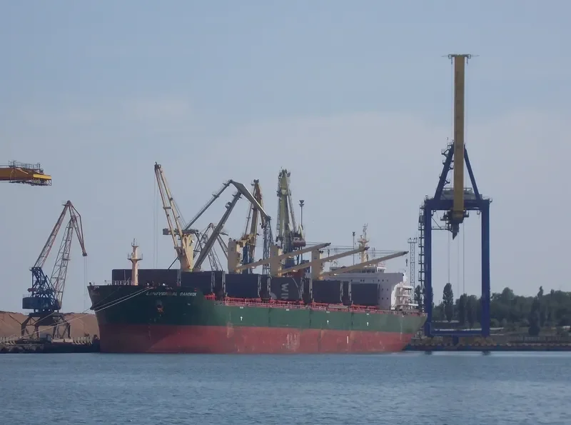 UNIVERSAL BANGKOK Bulk Carrier IMO 9500821 photo 8