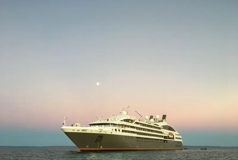 L'AUSTRAL Passenger Ship IMO 9502518