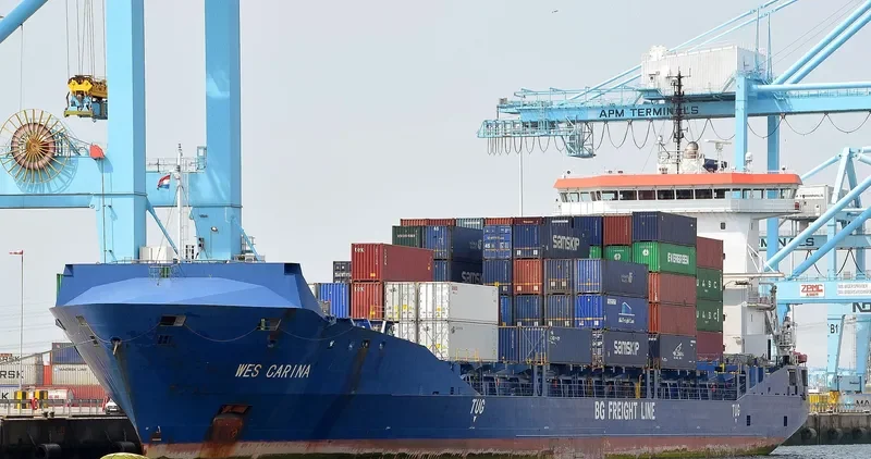ELBWAVE Container Ship IMO 9504035 photo 4
