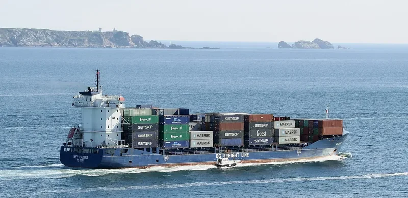ELBWAVE Container Ship IMO 9504035 photo 6