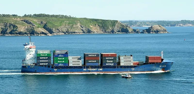 ELBWAVE Container Ship IMO 9504035 photo 7