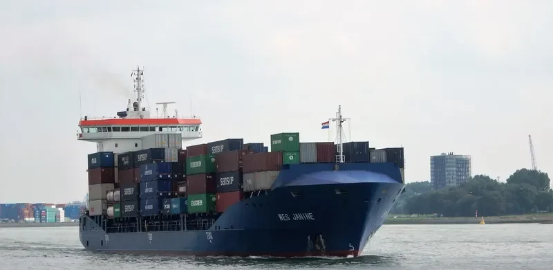 ELBWATER Container Ship IMO 9504073 photo 4