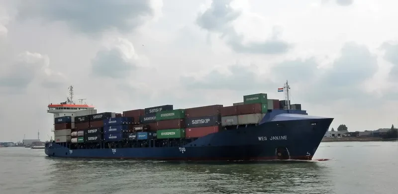 ELBWATER Container Ship IMO 9504073 photo 5