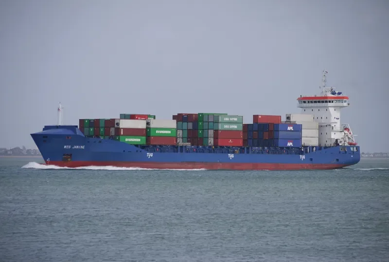 ELBWATER Container Ship IMO 9504073 photo 6