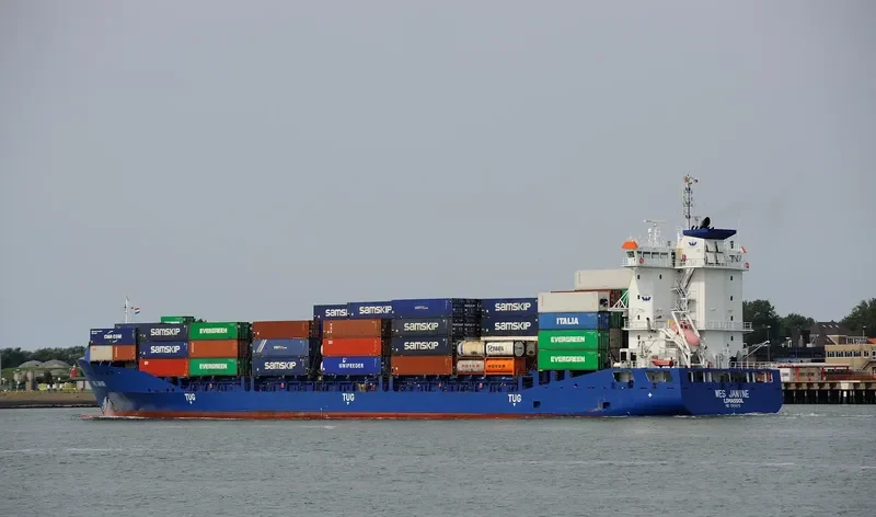 ELBWATER Container Ship IMO 9504073 photo 7
