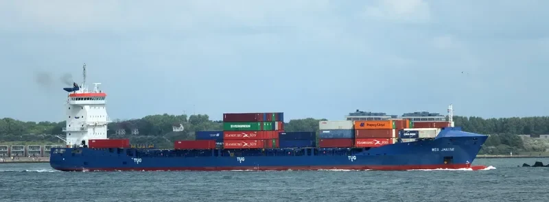 ELBWATER Container Ship IMO 9504073 photo 9