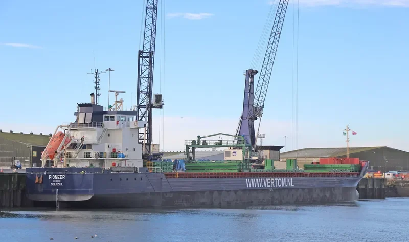 PIONEER Container Ship IMO 9504102