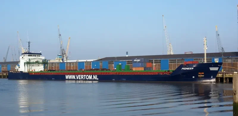 PIONEER Container Ship IMO 9504102 photo 2