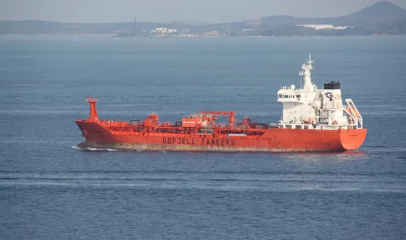 BOW NANGANG Tanker IMO 9504217 photo 5