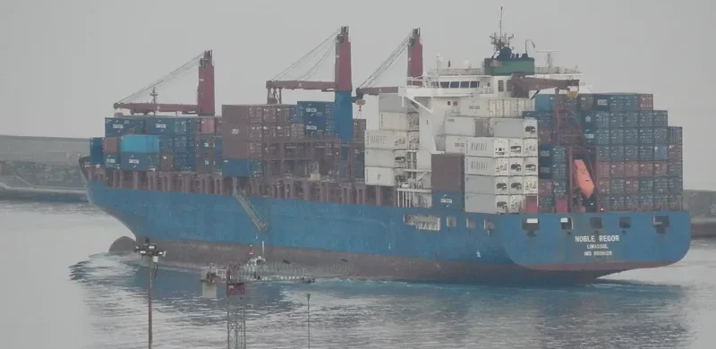 ETE N Container Ship IMO 9509126 photo 9