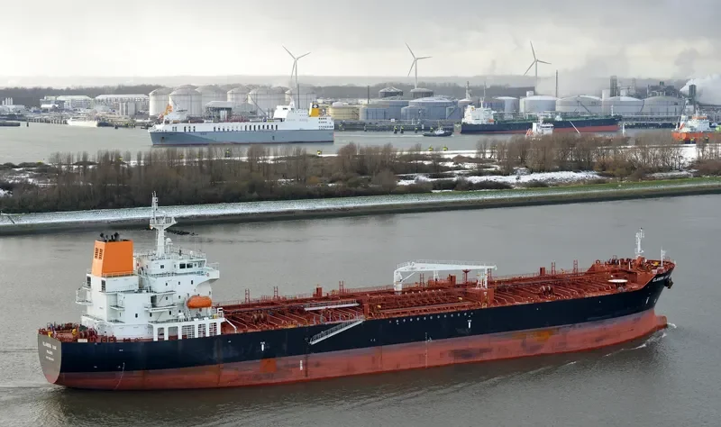 ELANDRA OAK Tanker IMO 9509449 photo 2