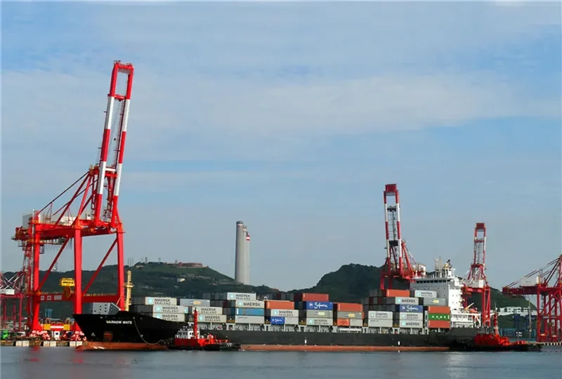 WARNOW MATE Container Ship IMO 9509786 photo 2