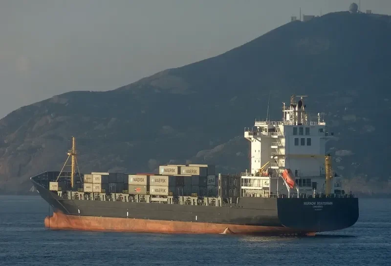 WARNOW BOATSWAIN Container Ship IMO 9509803 photo 3