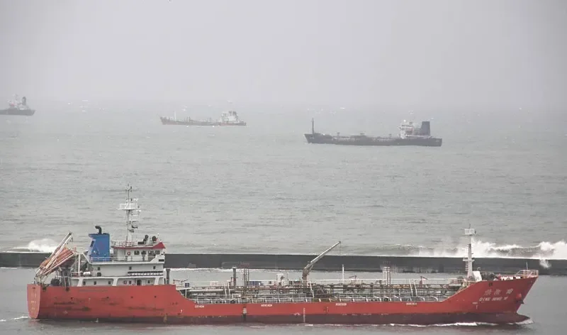 DING HENG 10 Tanker IMO 9509839 photo 2