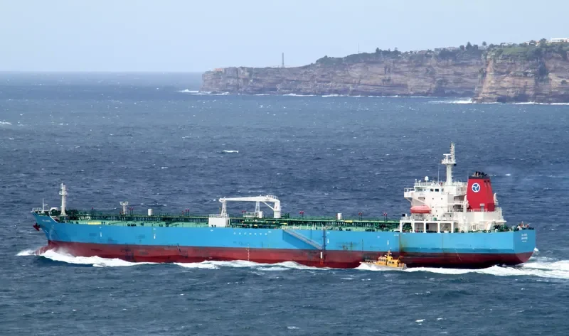 BEI JIANG Tanker IMO 9512185 photo 8