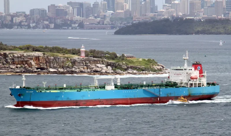 BEI JIANG Tanker IMO 9512185 photo 9
