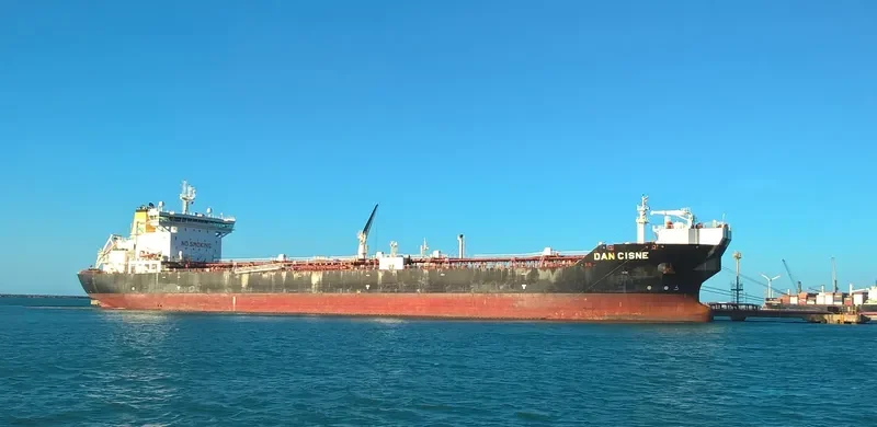 DAN CISNE Tanker IMO 9513440 photo 2
