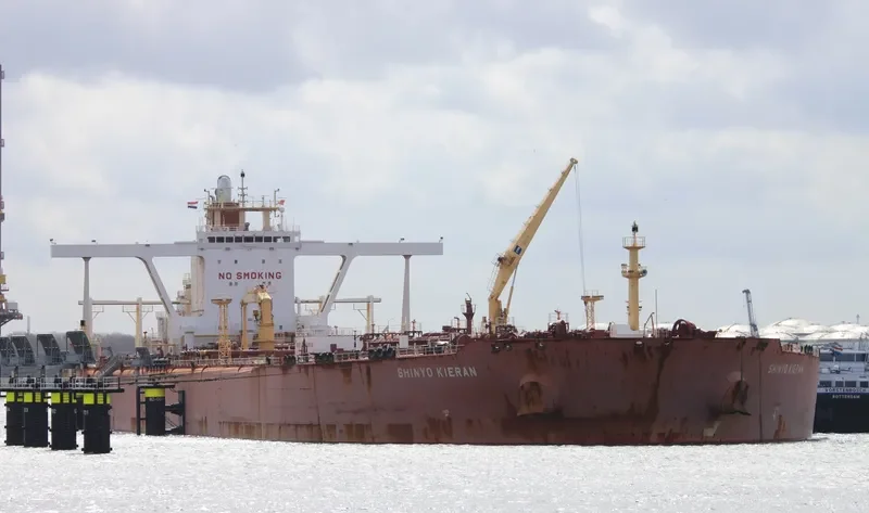 NAVE UNIVERSE Tanker IMO 9515931 photo 2