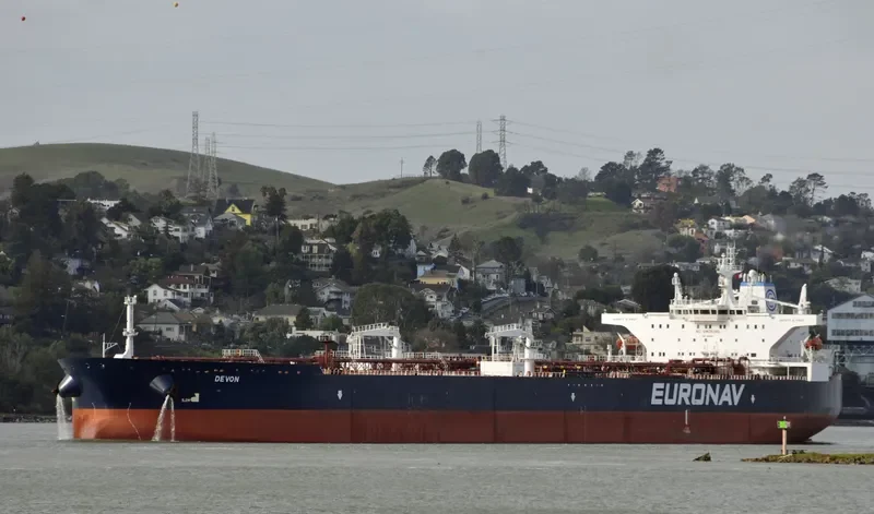 JAG LAKSHYA Tanker IMO 9516117 photo 5