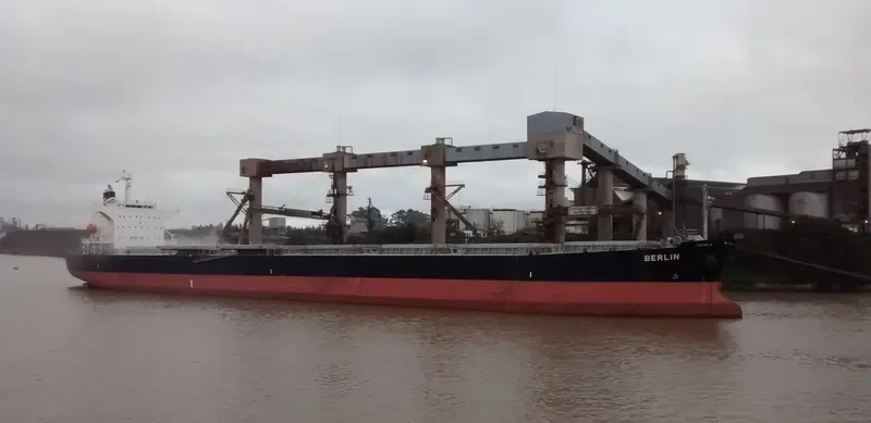 BERLIN Bulk Carrier IMO 9516387 photo 3