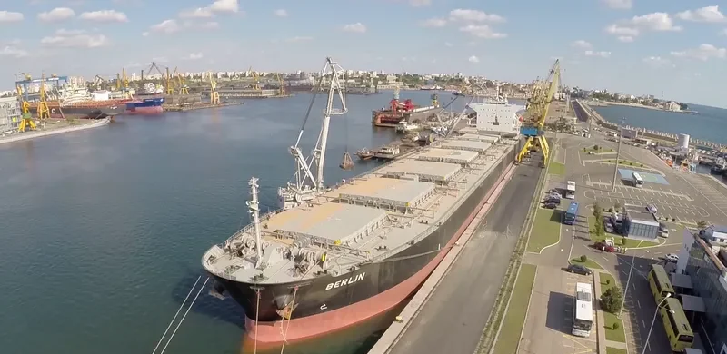 BERLIN Bulk Carrier IMO 9516387 photo 8