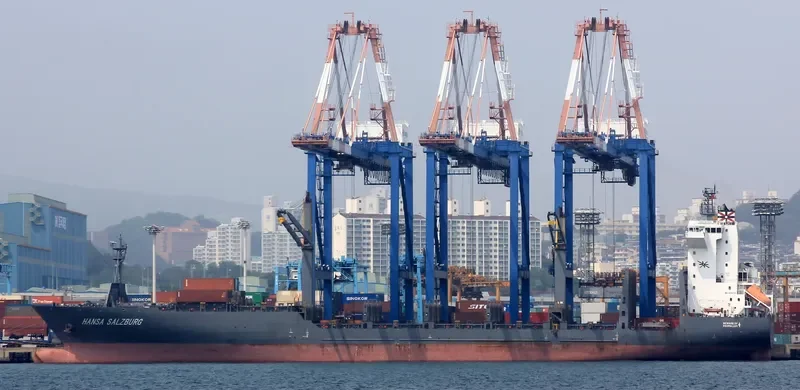 HANSA SALZBURG Container Ship IMO 9516753 photo 5