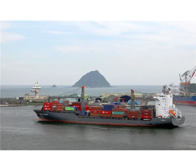HANSA OFFENBURG Container Ship IMO 9516765 photo 2