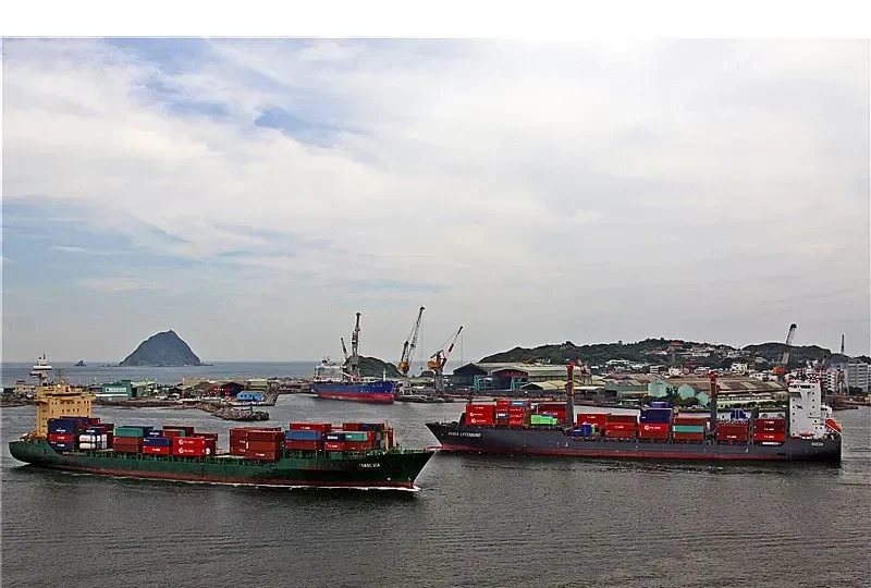 HANSA OFFENBURG Container Ship IMO 9516765 photo 9