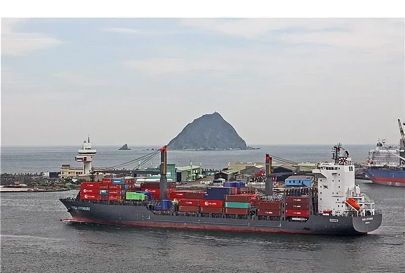 HANSA OFFENBURG Container Ship IMO 9516765 photo 10