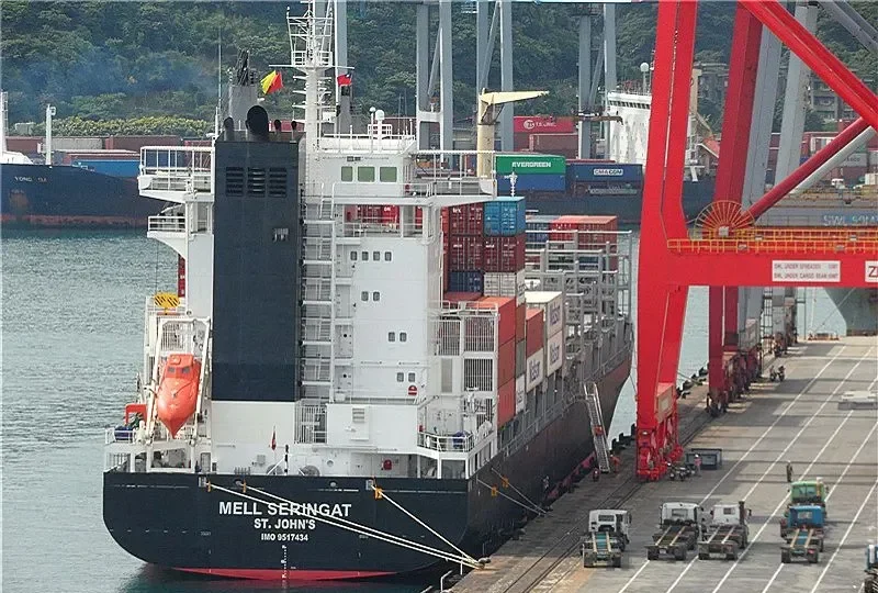 CONTSHIP GIN Container Ship IMO 9517434 photo 8