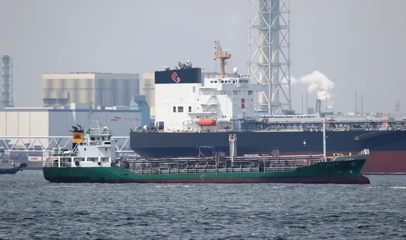 HOURIN NO.3 Tanker IMO 9523770 photo 9