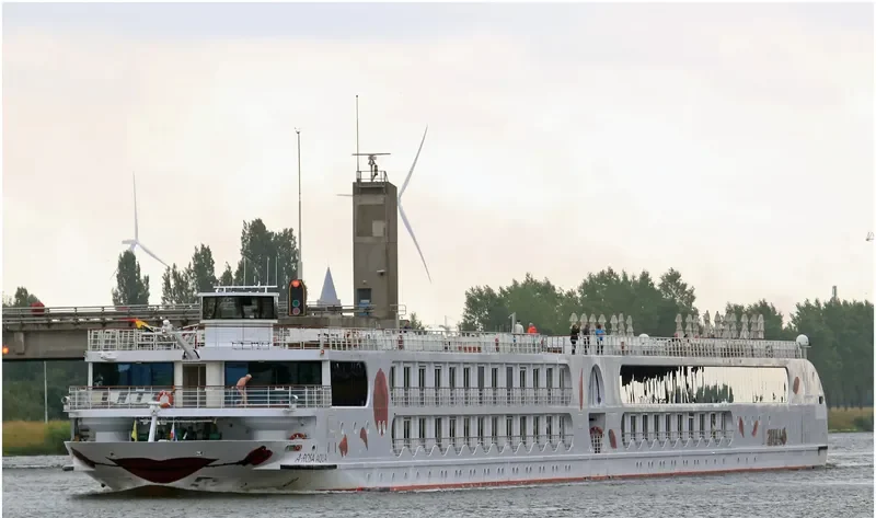 A ROSA AQUA Passenger Ship IMO 9524176 photo 4
