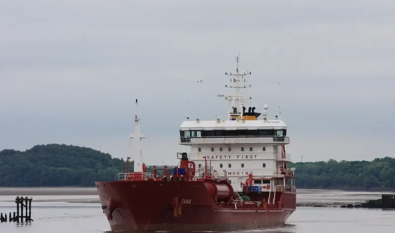 KEY EAST Tanker IMO 9525584 photo 6