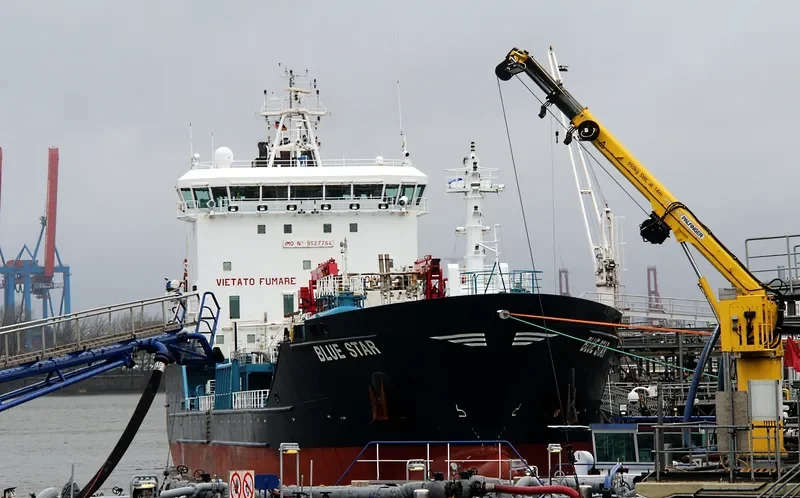 BLUE STAR Tanker IMO 9527764 photo 3