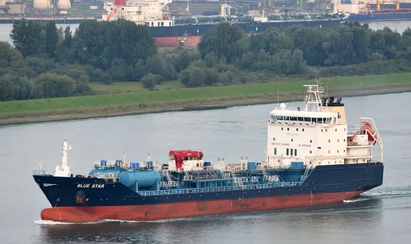 BLUE STAR Tanker IMO 9527764 photo 4
