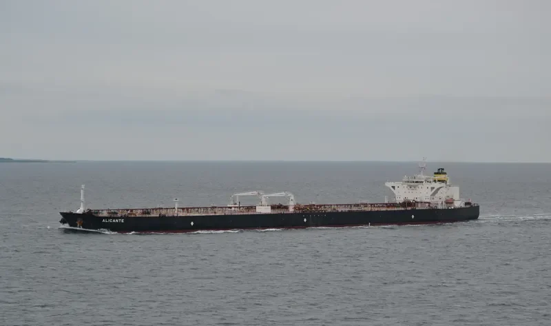 ALICANTE Tanker IMO 9527855 photo 2