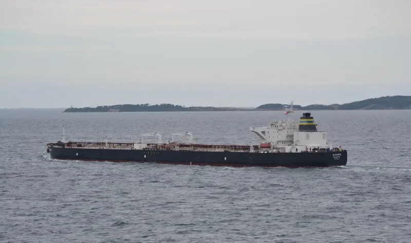 ALICANTE Tanker IMO 9527855 photo 3