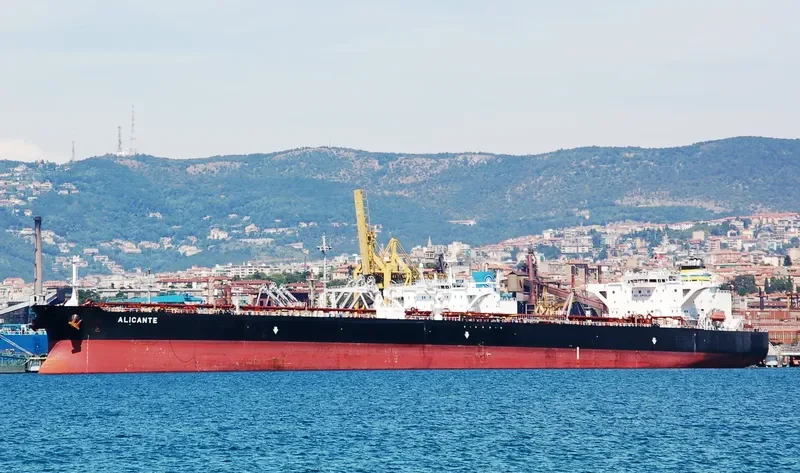 ALICANTE Tanker IMO 9527855 photo 8