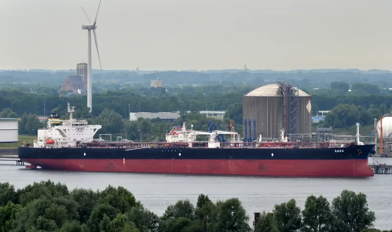 SAGA Tanker IMO 9528031 photo 2