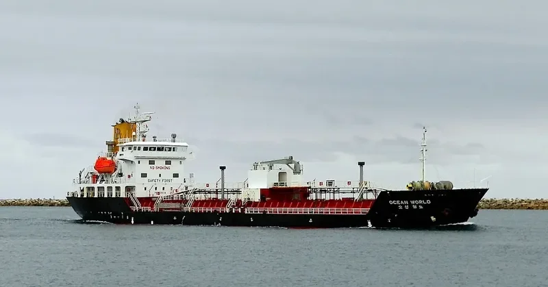 OCEAN WORLD Tanker IMO 9528718 photo 4