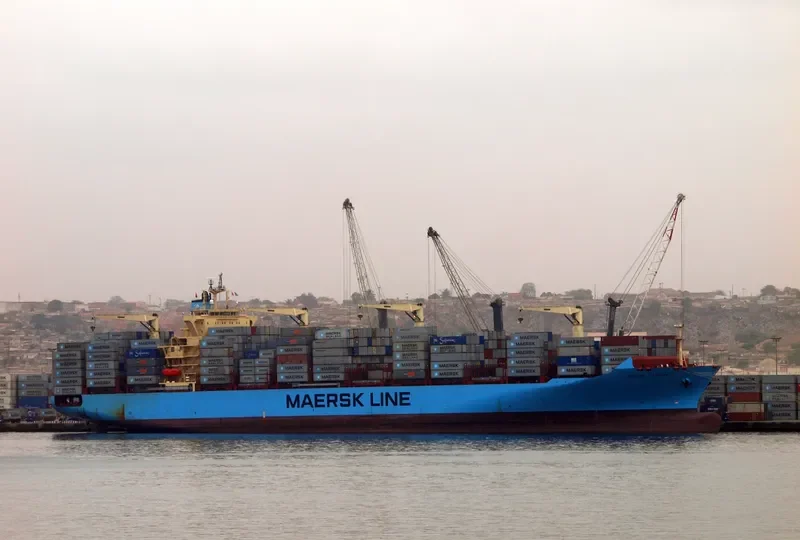 MAERSK CARDIFF Container Ship IMO 9529255 photo 7