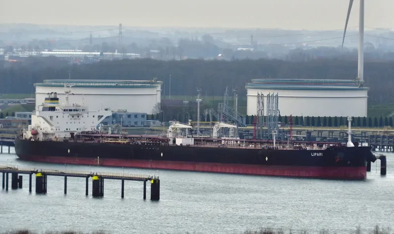 LIPARI Tanker IMO 9529487 photo 4
